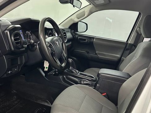 Used 2018 Toyota Tacoma SR w/ SR Convenience Package image 10