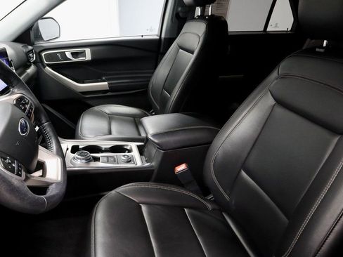 Certified 2022 Ford Explorer XLT w/ Equipment Group 202A image 24