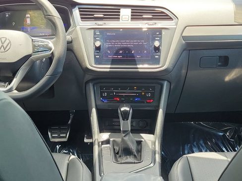 Used 2024 Volkswagen Tiguan SE R-Line FWD image 17