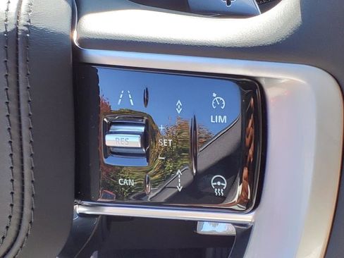 New 2025 Land Rover Range Rover SE image 15