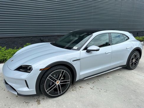 Used 2025 Porsche Taycan 4 Cross Turismo image 6