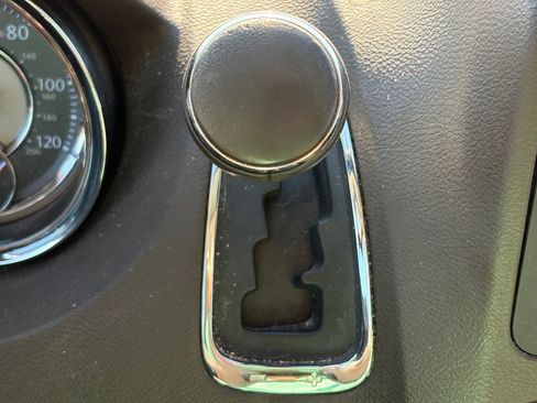 Used 2015 Chrysler Town & Country Limited Platinum w/ Trailer Tow Group image 32