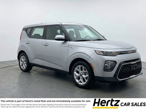 Used 2025 Kia Soul LX w/ LX Technology Package FWD image 1