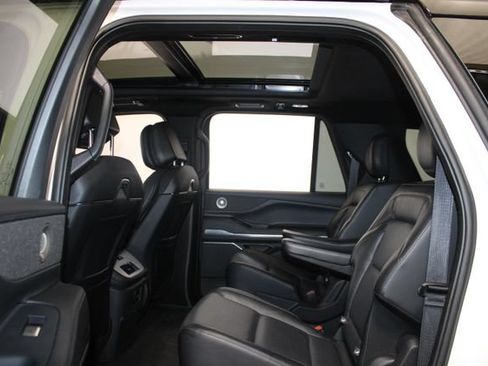 Used 2025 Lincoln Navigator L Reserve w/ Jet Appearance Package AWD/4WD image 12