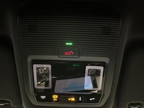 Used 2024 Volkswagen Atlas Cross Sport SE w/ Black Wheel Package image 32