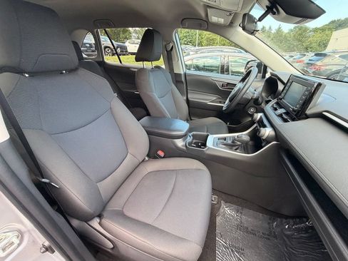 Used 2022 Toyota RAV4 LE AWD/4WD image 9