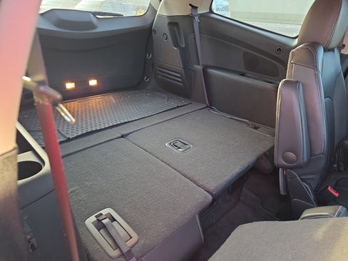 Used 2017 Chevrolet Traverse LT image 11