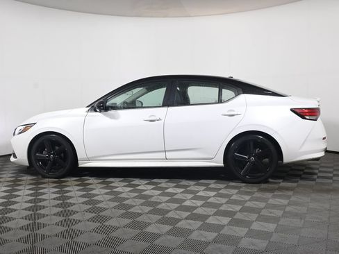 Used 2022 Nissan Sentra SR w/ SR Premium Package FWD image 2