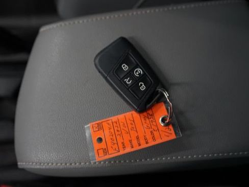 Used 2022 Volkswagen Taos SE image 21