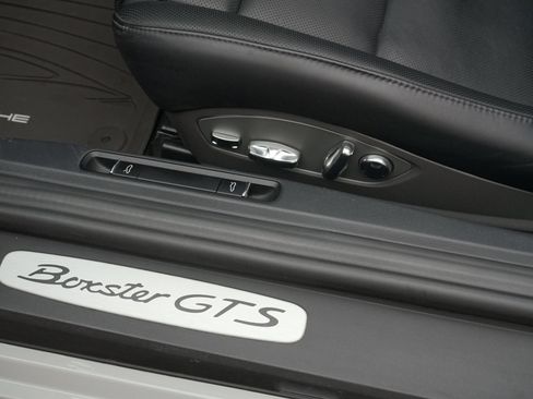Used 2022 Porsche 718 Boxster GTS RWD image 16