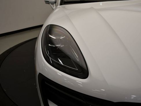 Certified 2026 Porsche Macan AWD/4WD image 14