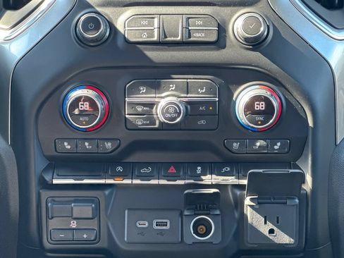 Certified 2020 Chevrolet Silverado 1500 LTZ w/ LTZ Convenience Package AWD/4WD image 27