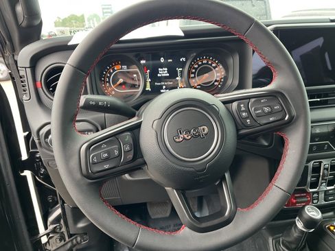 Used 2024 Jeep Wrangler Rubicon image 19