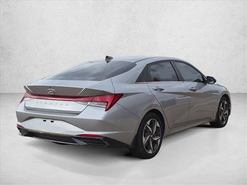 Used 2022 Hyundai Elantra SEL w/ Convenience + Premium Package FWD image 3
