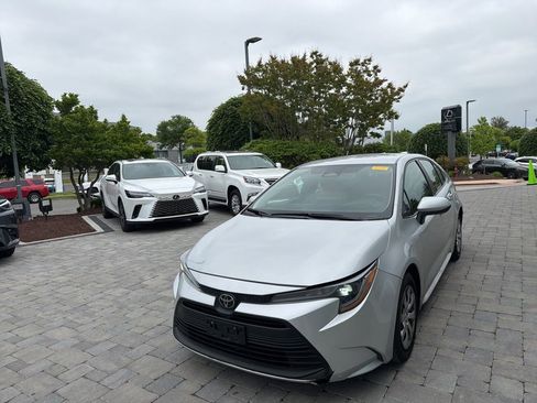 Used 2024 Toyota Corolla LE FWD image 33