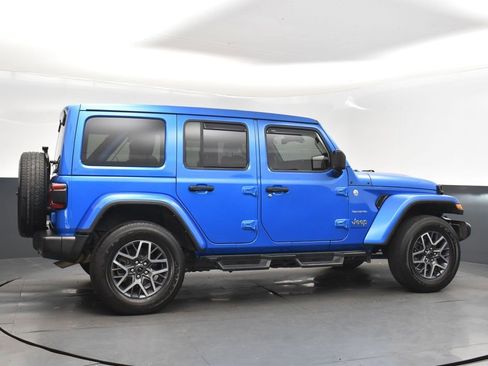 Used 2024 Jeep Wrangler Sahara w/ Technology Group image 8