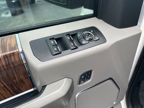 Used 2018 Ford F150 Lariat w/ Equipment Group 502A Luxury AWD/4WD image 15