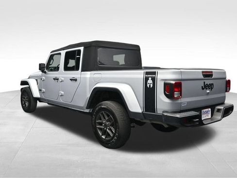 Used 2024 Jeep Gladiator Sport AWD/4WD image 3