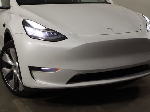 Used 2023 Tesla Model Y Long Range AWD/4WD image 44