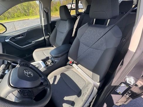 Used 2025 Toyota RAV4 XLE image 10