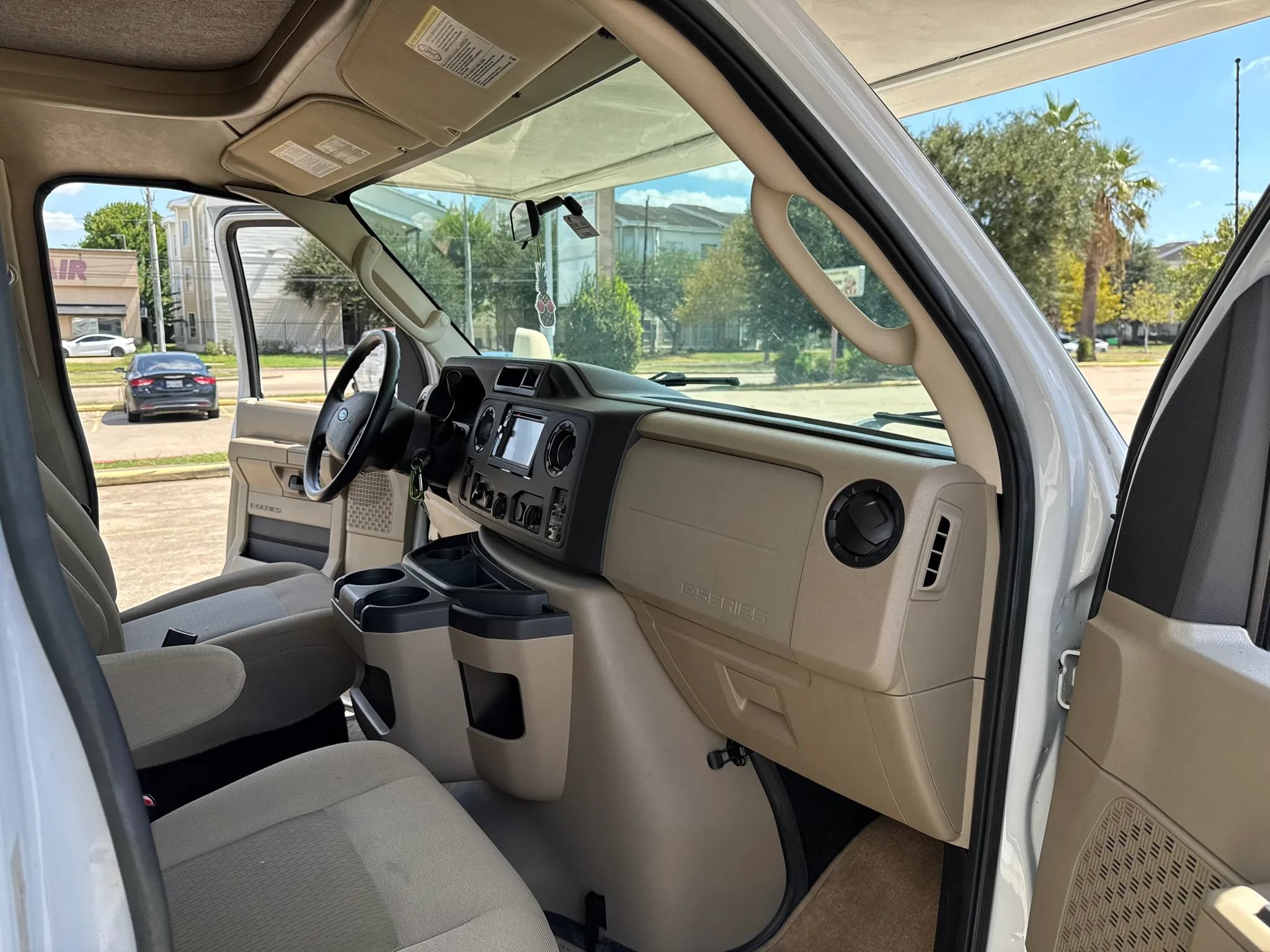 Used 2017 Ford E-450 and Econoline 450 Super Duty w/ Motorhome Prep Package RWD image 33