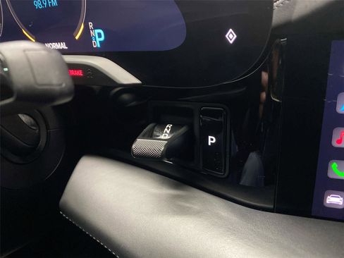 Used 2022 Porsche Taycan 4S image 21