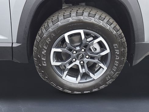 New 2026 Chevrolet Equinox ACTIV w/ Convenience Package III FWD image 10