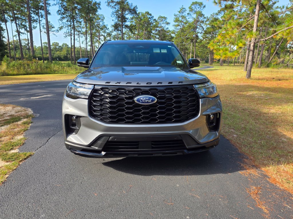 Used 2025 Ford Explorer ST-Line w/ Premium Package RWD image 8