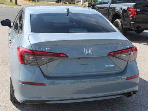 Used 2023 Honda Civic Sport image 10