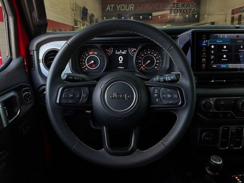 Used 2025 Jeep Wrangler Unlimited Sport AWD/4WD image 28