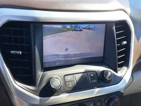 Used 2021 GMC Acadia SLE image 29