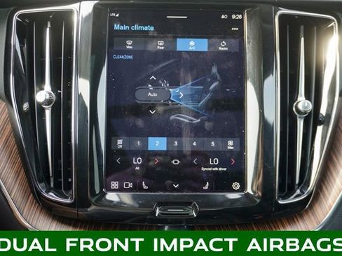 Used 2022 Volvo XC60 B5 Momentum image 18