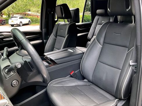 Used 2023 Cadillac Escalade Premium Luxury w/ LPO, Floor Liner Package AWD/4WD image 18