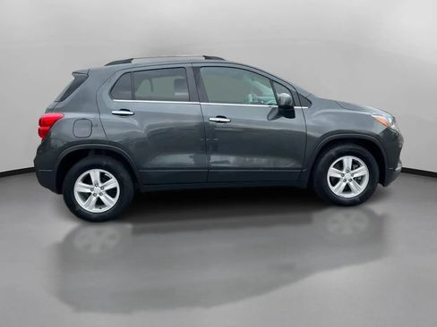Used 2020 Chevrolet Trax LT w/ Driver Confidence Package FWD image 7
