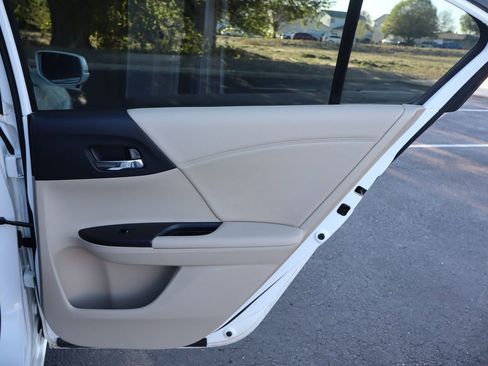 Used 2015 Honda Accord EX-L image 25