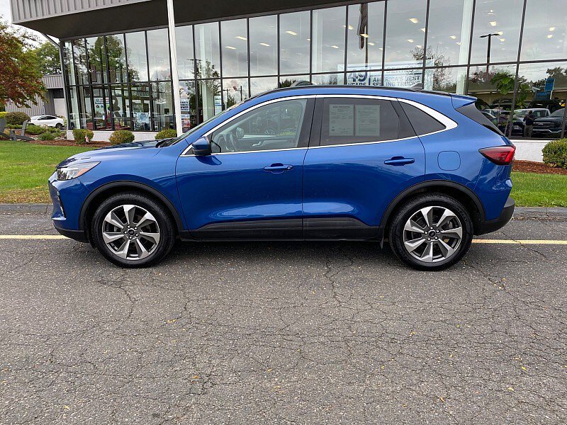 Used 2023 Ford Escape Platinum w/ Class II Trailer Tow Package AWD/4WD image 4