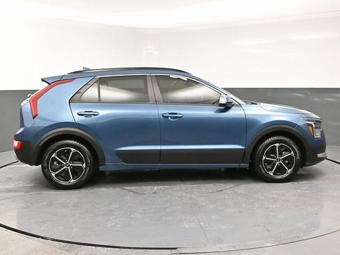 Used 2023 Kia Niro EX image 8