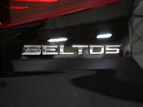 Used 2021 Kia Seltos EX AWD/4WD image 11