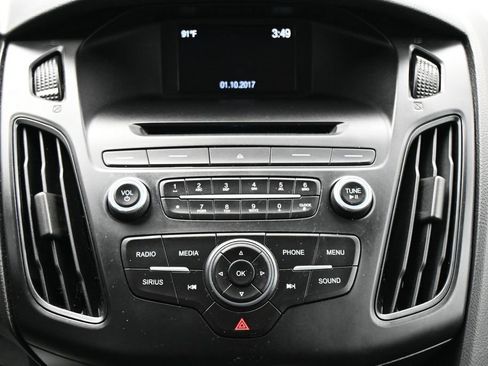 Used 2016 Ford Focus SE w/ SE Sport Package FWD image 18