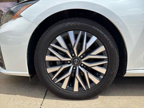 Used 2024 Nissan Altima 2.5 SV FWD image 28