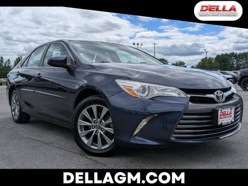 Used 2017 Toyota Camry XLE w/ Moonroof Package FWD image 1