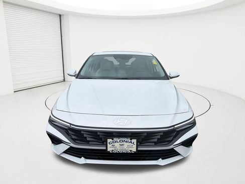Certified 2025 Hyundai Elantra Limited FWD image 2
