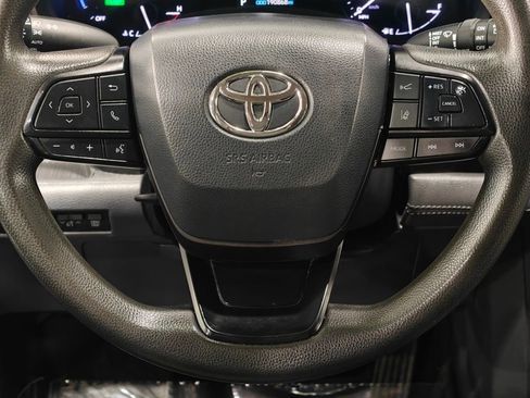 Used 2022 Toyota Sienna LE image 5