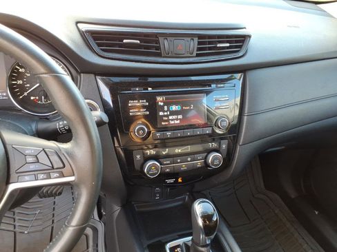 Certified 2017 Nissan Rogue SV AWD/4WD image 10