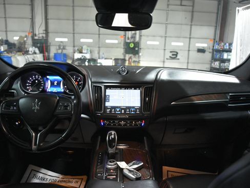 Used 2017 Maserati Levante Base image 13