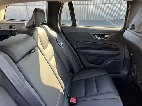 Used 2025 Volvo V60 B5 Cross Country Plus image 37
