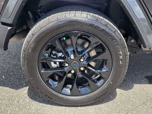 Used 2025 Jeep Wrangler Unlimited Sahara w/ Safety Group image 5