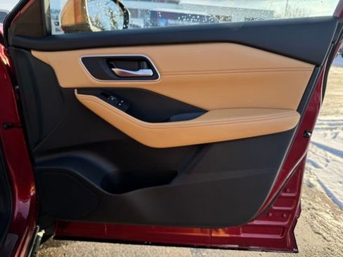 Used 2023 Nissan Rogue Platinum w/ Platinum Premium Package image 14