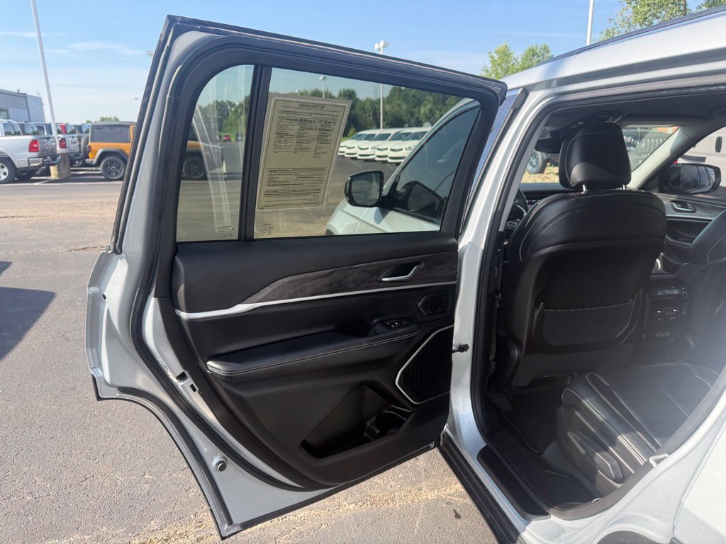 Used 2021 Jeep Grand Cherokee L Limited AWD/4WD image 31
