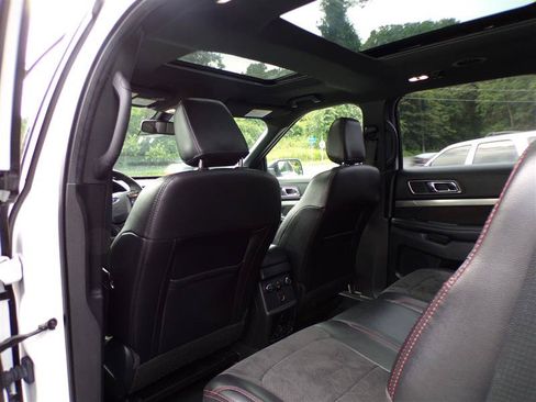 Used 2018 Ford Explorer XLT w/ Equipment Group 202A AWD/4WD image 28